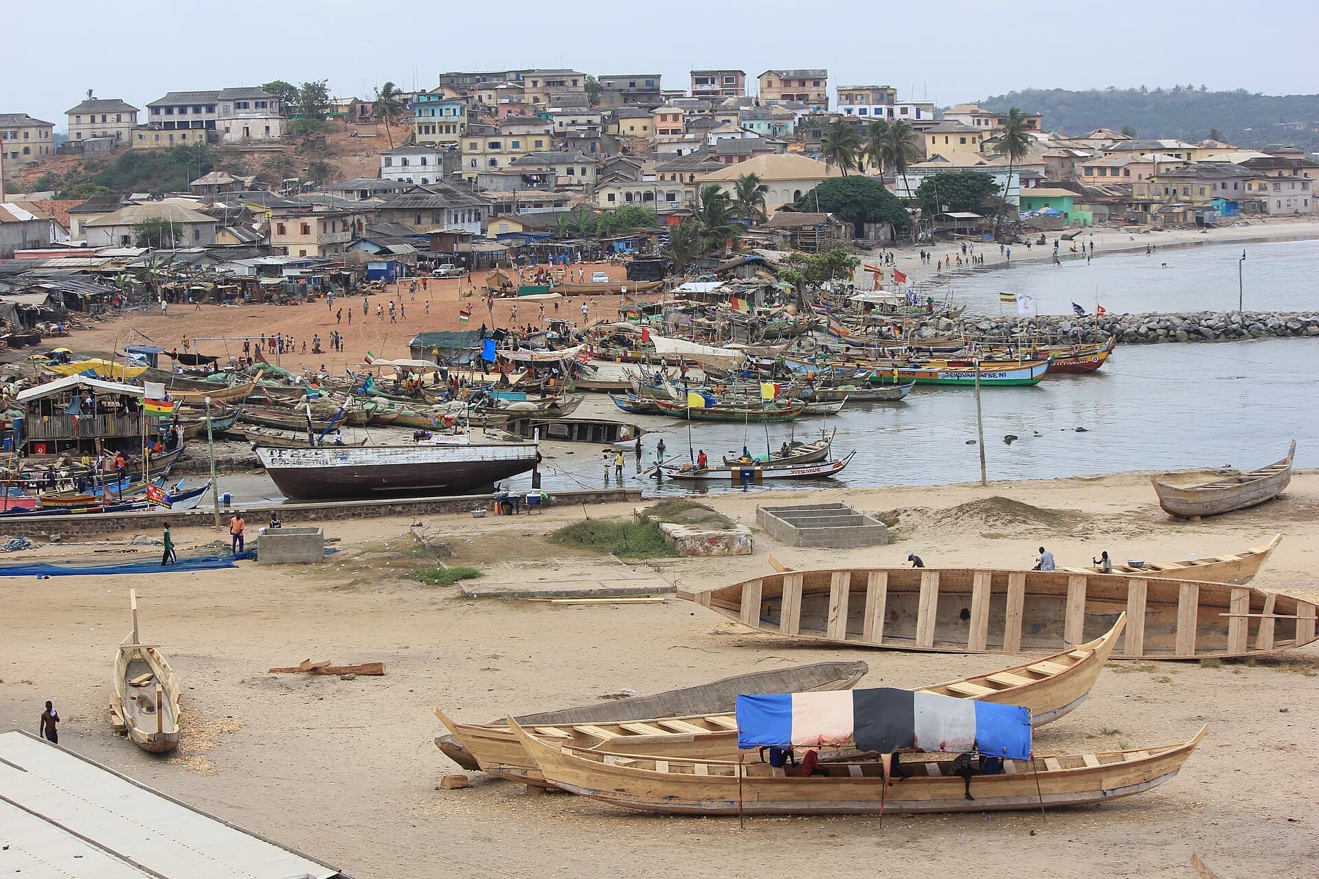 Beaches in Elmina — what to do and where to start